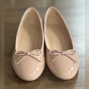 Brand New Ann Taylor ballerina leather flats with bow at front.